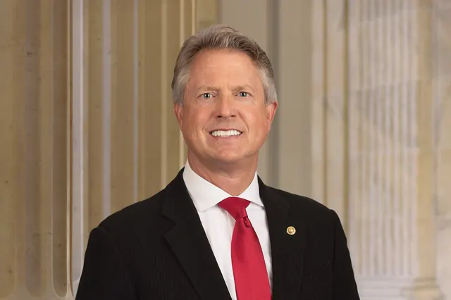 Official photo of Sen. Roger Marshall in the U.S. Capitol