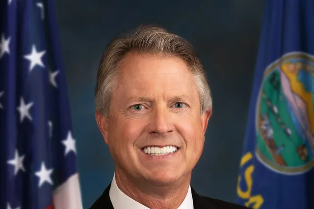 Official portrait of Sen. Roger Marshall